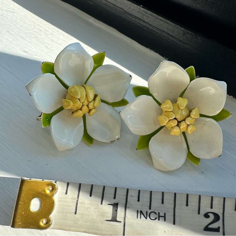 Sarah Coventry Flower Earrings